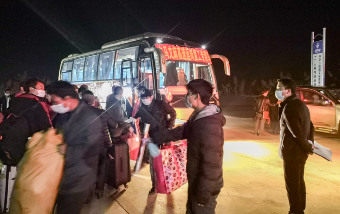 文麻高速項目包車接工返崗 (4).jpg