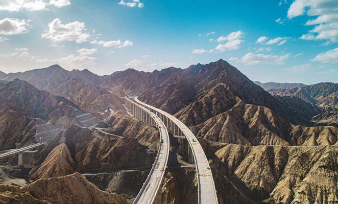 2 央廣網(wǎng)：兩次穿越無人區(qū)！新疆烏尉公路巴什庫爾干二號(hào)隧道貫通 2021.8.18（4）.jpg